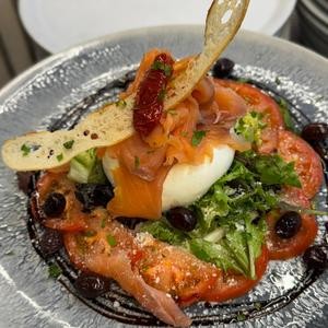 BURRATA E SALMONE AFFUMICATO